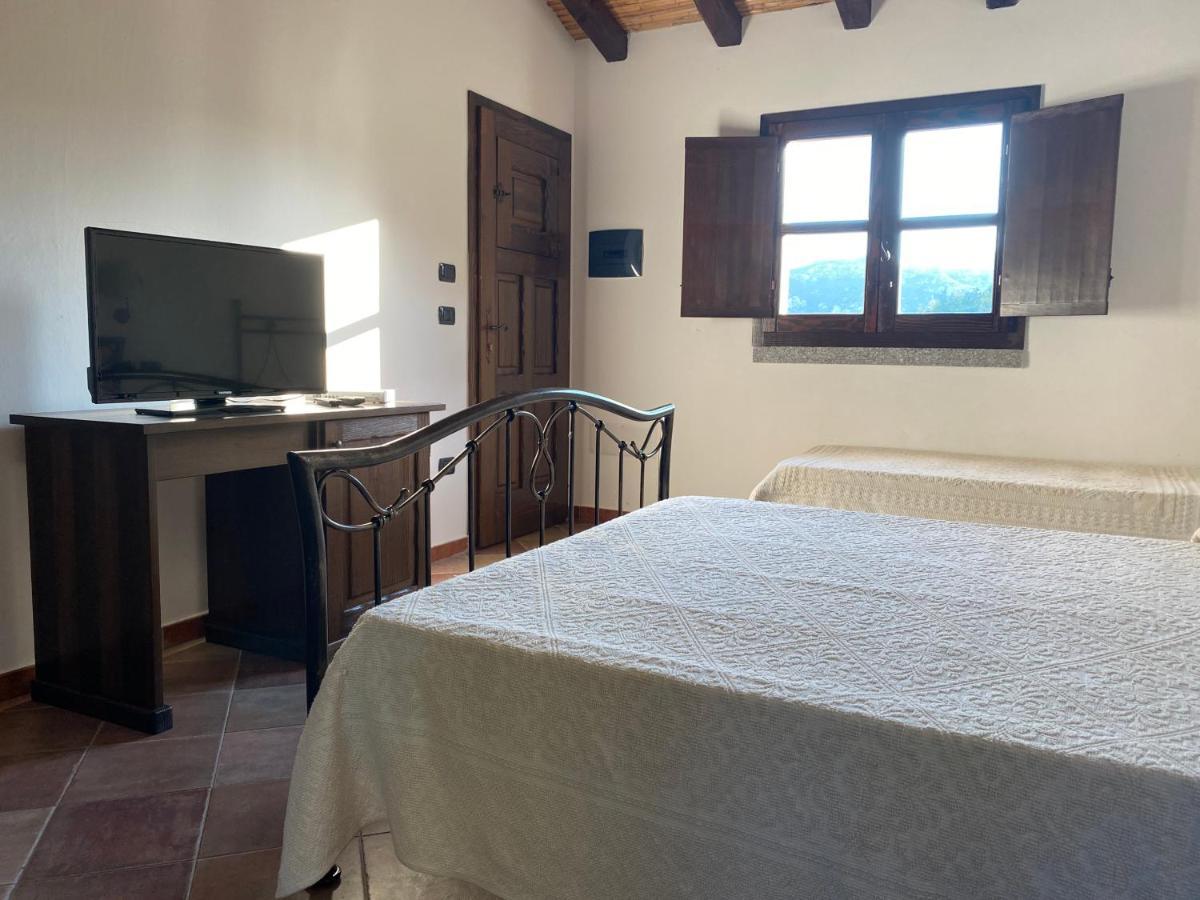 Li Paduleddi Country Guest House Олбия Екстериор снимка