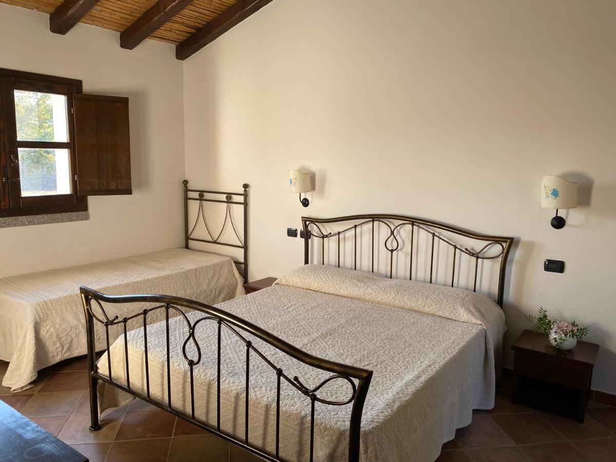 Li Paduleddi Country Guest House Олбия Екстериор снимка